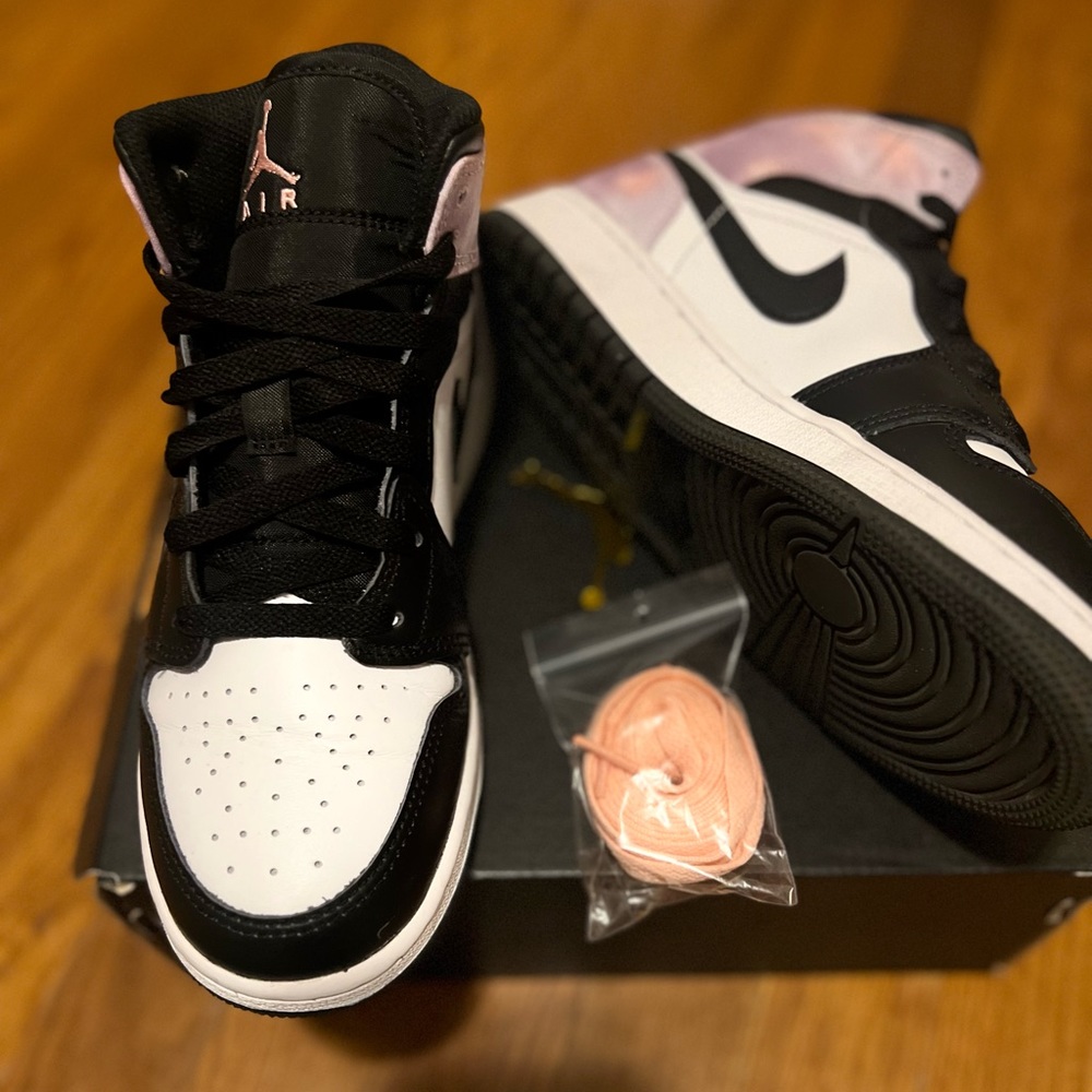 Air Jordan 1 MID SE
